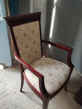 Sillón inglés tela y madera beige