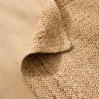 Alfombra de yute beige y marrón
