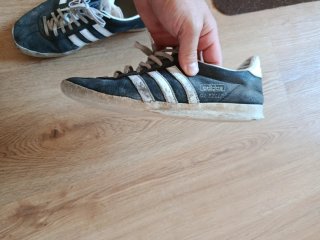 Zapatillas Adidas Grises y Blancas