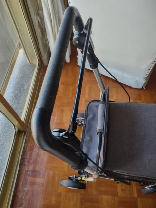 Andador Carlett con asiento gris oscuro