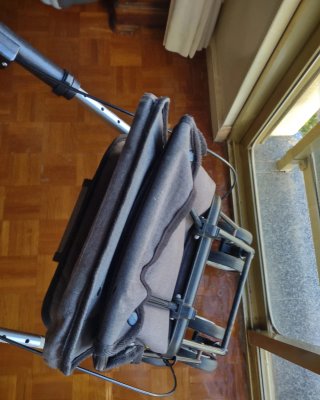 Andador Carlett con asiento gris oscuro