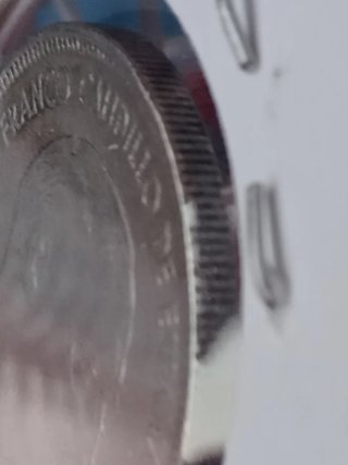 5 Ptas. Franco 1957 Exceso Metal toda la moneda.