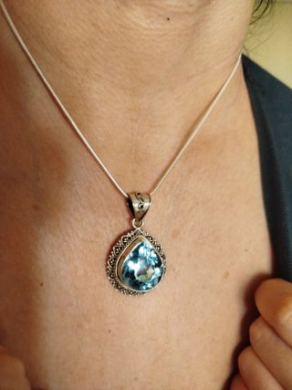 Collar de plata con topacio  azul
