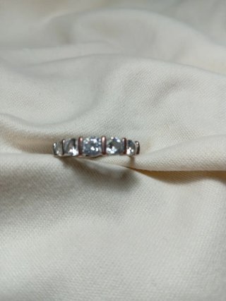 Anillo Cinquetti con piedras brillantes
