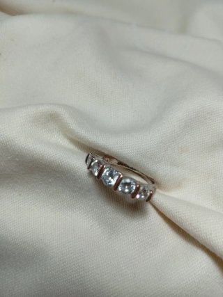 Anillo Cinquetti con piedras brillantes