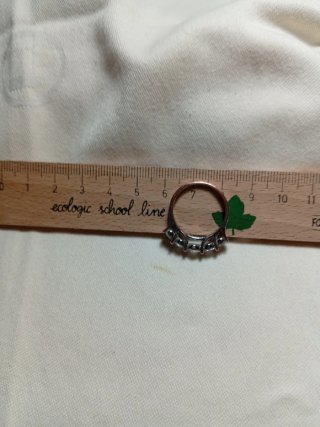 Anillo Cinquetti con piedras brillantes