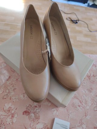 Zapatos de vestir Lasocki beige mujer