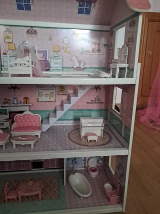 Casa de muñecas de madera