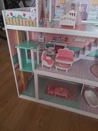 Casa de muñecas de madera