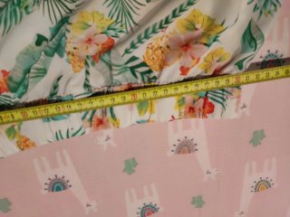 Pantalón corto niña piñas y flores
