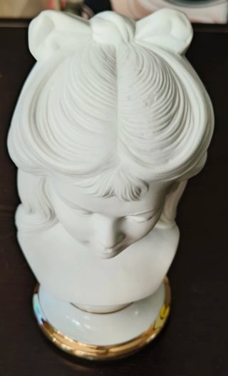 Busto niña porcelana Sango,por 30€