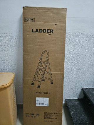 Escalera portátil plegable
