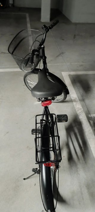 Bicicleta de paseo Dak negra con cesta