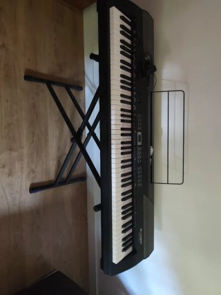 Piano digital Thomann DP-26 con pedal y soporte