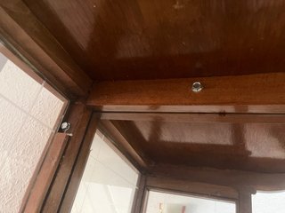 Vitrina de madera y cristal