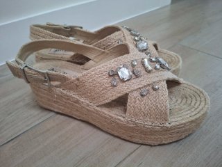 Sandalias Stradivarius Beige T.38 Joyas