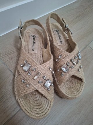 Sandalias Stradivarius Beige T.38 Joyas