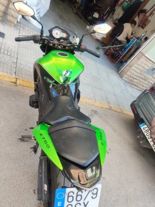 Kawasaki Z750 Negra y Verde