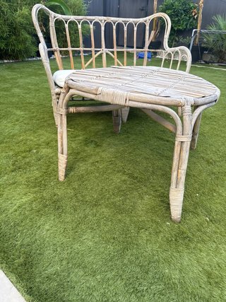 Sofá y mesa de ratán para jardín MASTHOLMEN