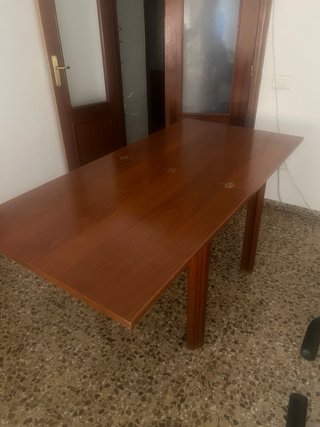 Mesa de comedor de madera