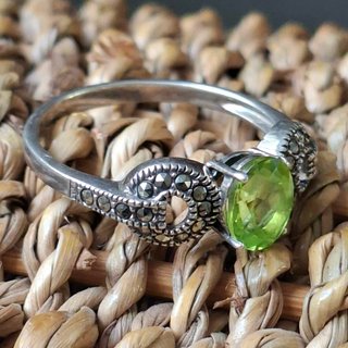 Anello Peridoto Argento e Marcassite
