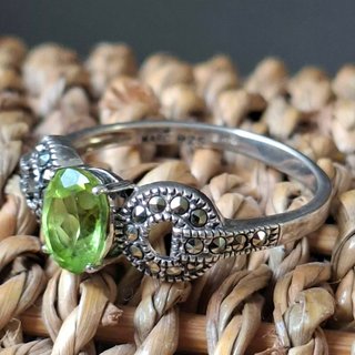 Anello Peridoto Argento e Marcassite