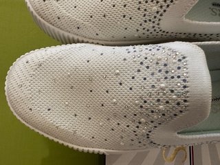 Zapatillas Skechers Blancas con Pedrería Talla 39