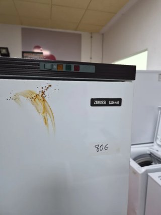 Congelador Vertical Zanussi Z-1270V |