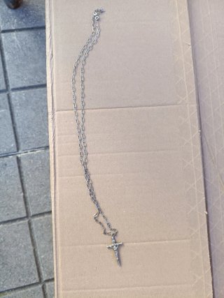Cadena de plata con cruz
