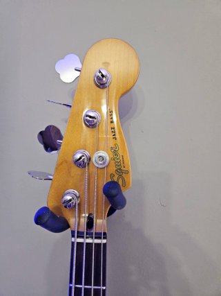 Bajo Fender Squier Classic Vibe 60s Negro