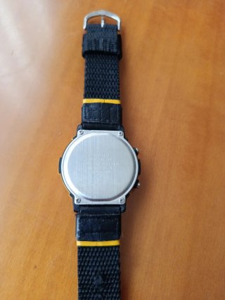 Reloj Casio Digital Amarillo y Negro