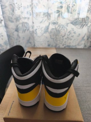 Deportivas Puma Negras y Amarillas Talla 36
