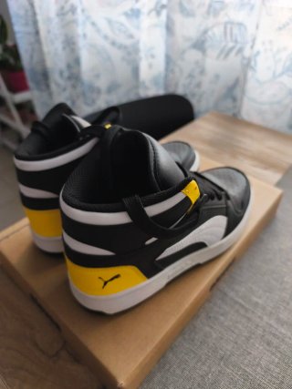 Deportivas Puma Negras y Amarillas Talla 36