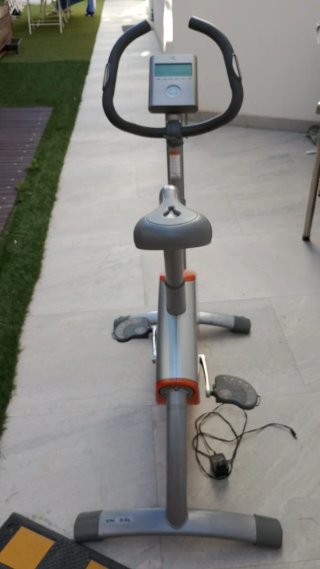Bicicleta Estática Gris y Naranja