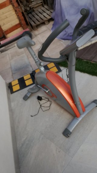 Bicicleta Estática Gris y Naranja