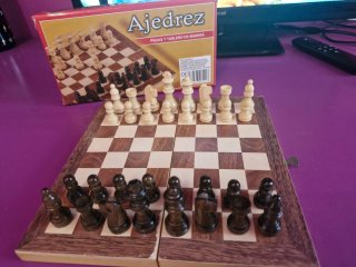 Ajedrez de madera piezas y tablero para viaje