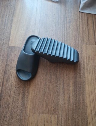 Chanclas Adidas Yeezy Slide Gris