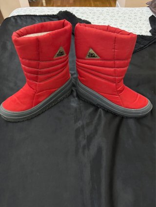 Botas de nieve rojas acolchadas