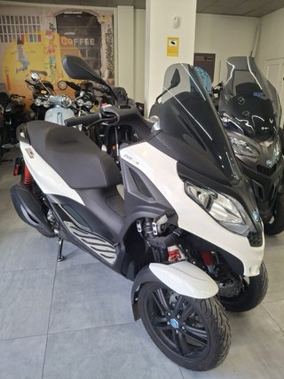 Piaggio MP3 300 hpe - 1300 km