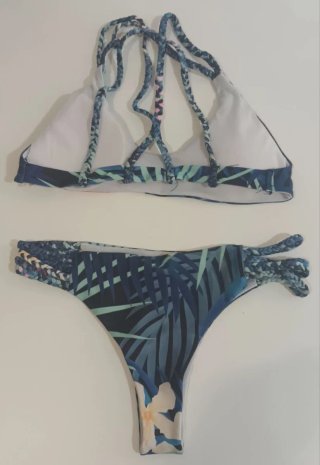 Bikini estampado tropical Talla M. Usado una vez.