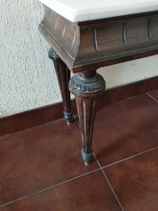 Banco de madera y mármol