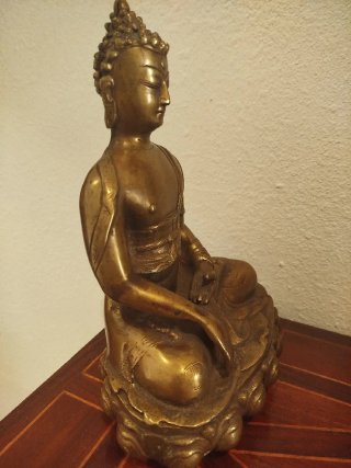 Figura de bronce, Buda