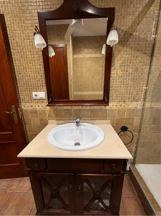 Mueble de baño con espejo