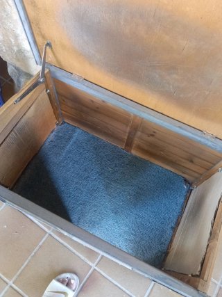 Caseta para perro con tejado verde
