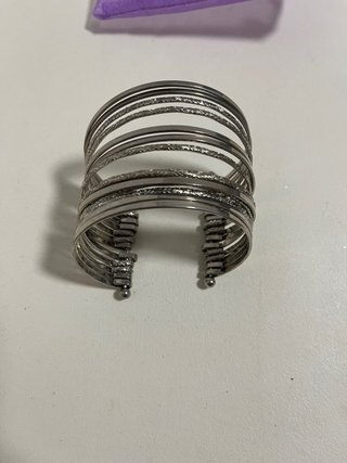 Pulsera brazalete plateada sin estrenar
