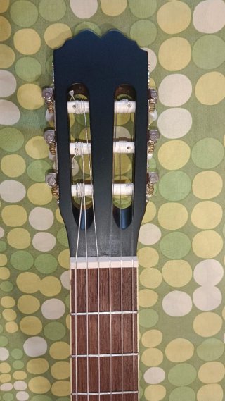 Guitarra  Española Admira Java. Con accesorios.
