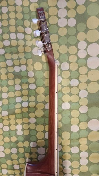 Guitarra  Española Admira Java. Con accesorios.