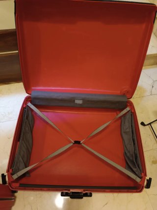Juego de dos  maletas Samsonite rojas, rigidas