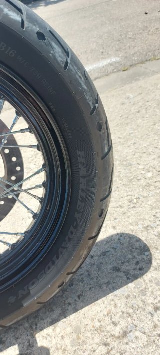 Harley Davidson Sportster Forty Eight Roja