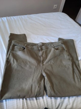 Pantalón verde talla 50